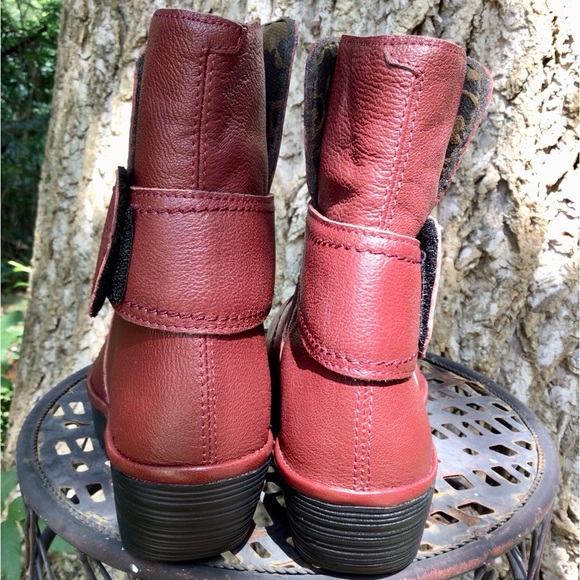 FLY LONDON (38) WOMEN’S Leather wedged heel boots, fastened Velcro around ankle. - Picture 9 of 15